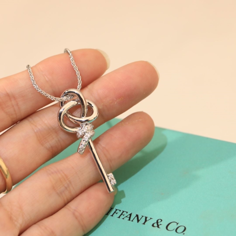 T*f*ny necklaces